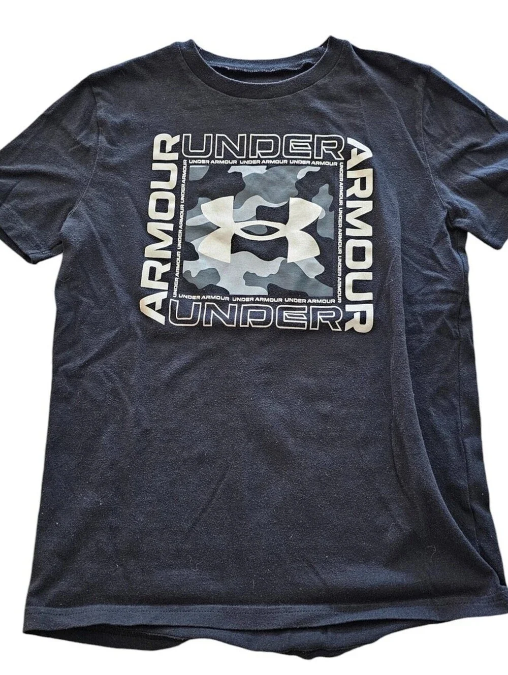 Under Armour Boys Sz M Short Sleeve Loose Fit Athletic T Shirt Black Camo